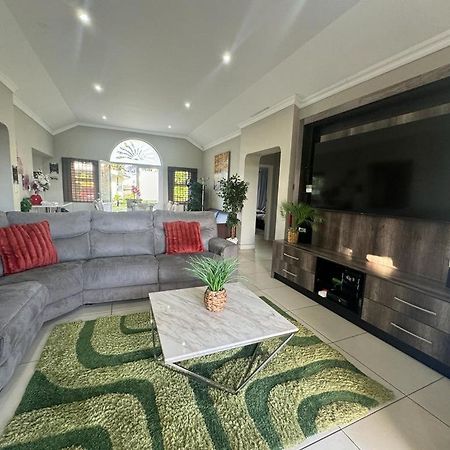 Villa Caylee Caribbean Estates - Ultra-Luxurious - Rimas Interiors Designs - Private Beachfront Escape - Premium Serviced For 8 Guests Порт-Эдвард Экстерьер фото