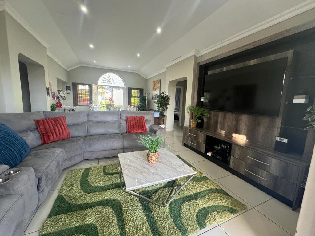 Villa Caylee Caribbean Estates - Ultra-Luxurious - Rimas Interiors Designs - Private Beachfront Escape - Premium Serviced For 8 Guests Порт-Эдвард Экстерьер фото